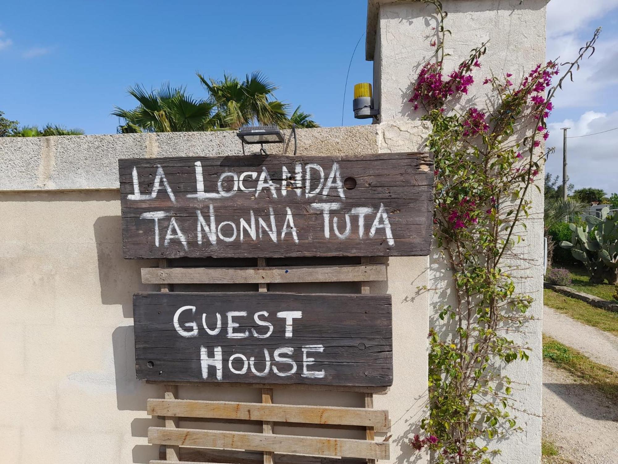 Guest House Parabita Luaran gambar